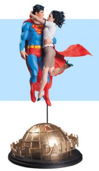 Superman: Superman & Lois Lane Statue by Gary Frank