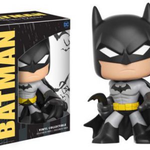 Batman: Batman Super Deluxe Vinyl Figure